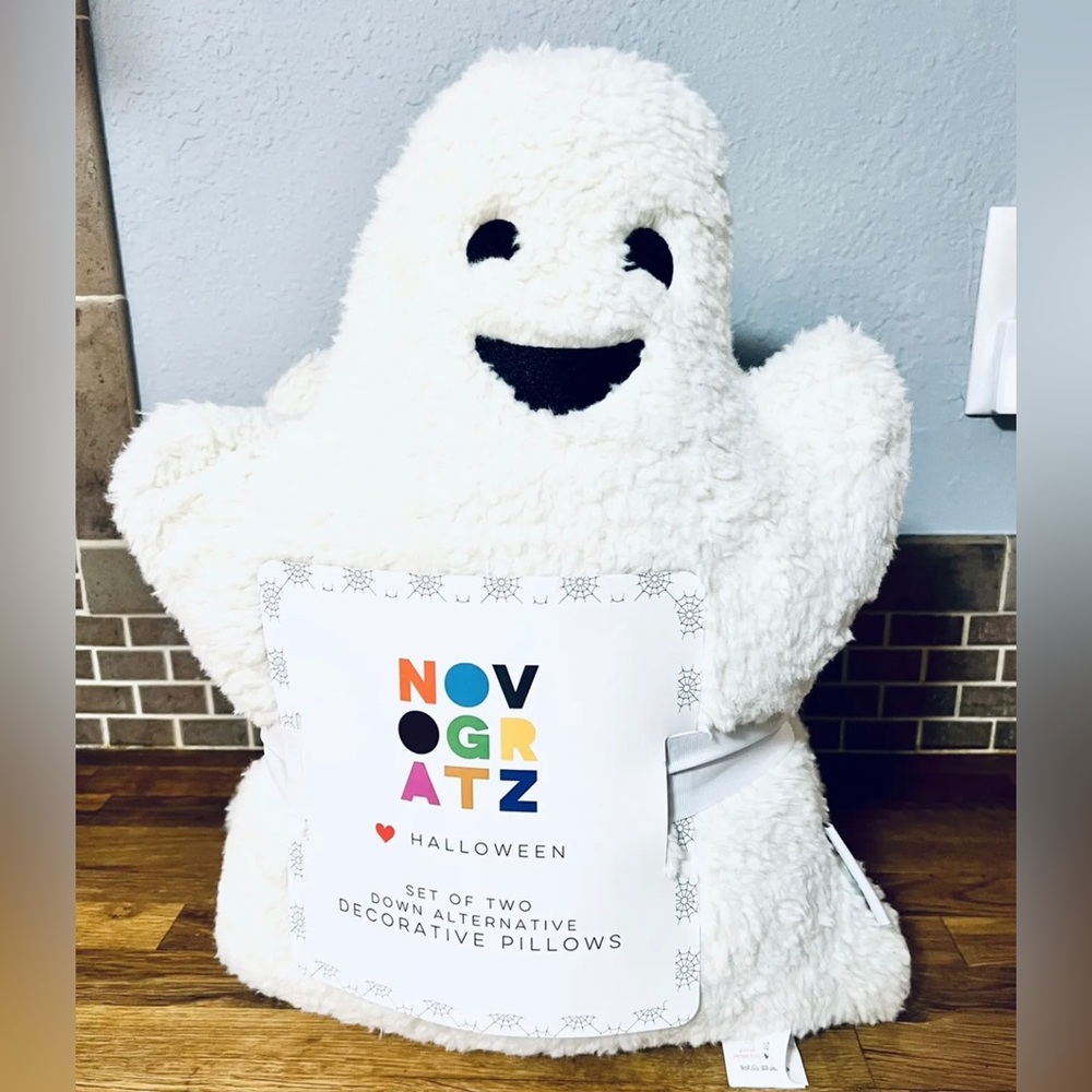 Halloween Throw Pillows Ghost by Novogratz WHITE Ghost Sherpa 2 Pillows NEW 👻